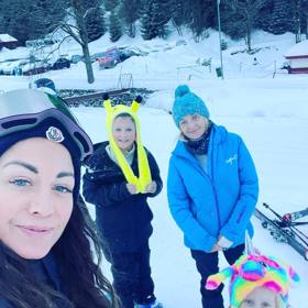 Agáta vyrazila s rodinou na hory.