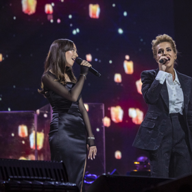 Charlotte Ella Gottová a Dara Rolins zazpívaly hit Zvonky štěstí. 