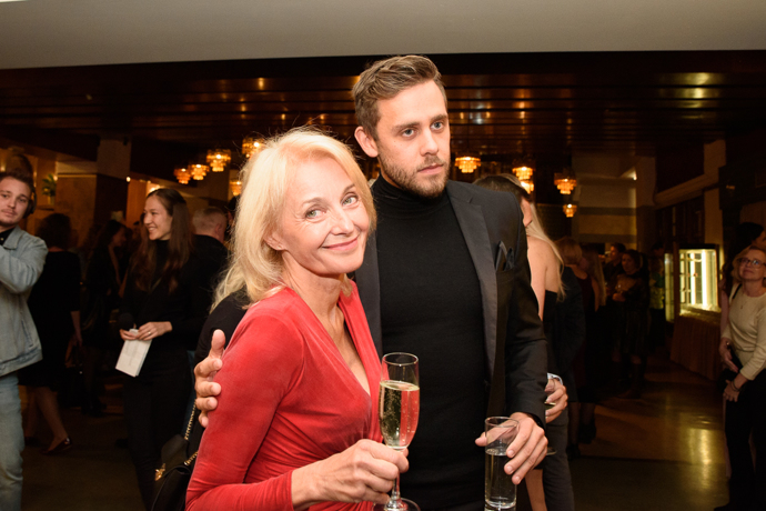 FOTO: Syn dělal mamince doprovod. – stránka 9