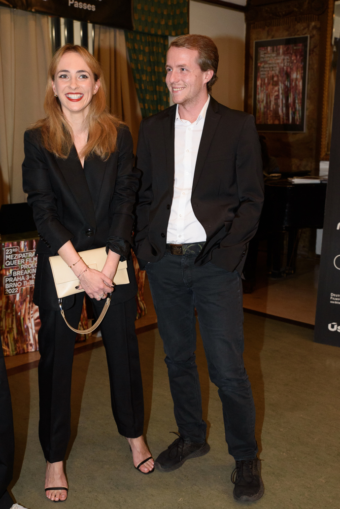 FOTO: Elizaveta si zahraje epizodní roli ve filmu Oběť. – stránka 160