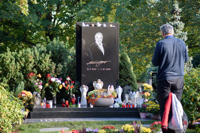 FOTO: Hrob Karla Gotta, tři roky od smrti zpěváka. – stránka 112