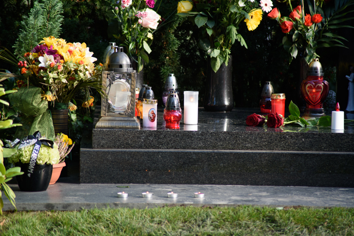 FOTO: Hrob Karla Gotta, tři roky od smrti zpěváka. – stránka 111