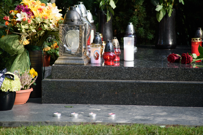 FOTO: Hrob Karla Gotta, tři roky od smrti zpěváka. – stránka 108