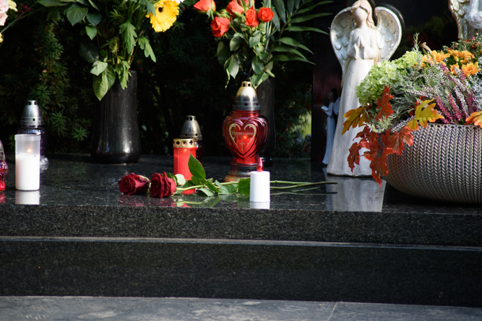 FOTO: Hrob Karla Gotta, tři roky od smrti zpěváka. – stránka 107