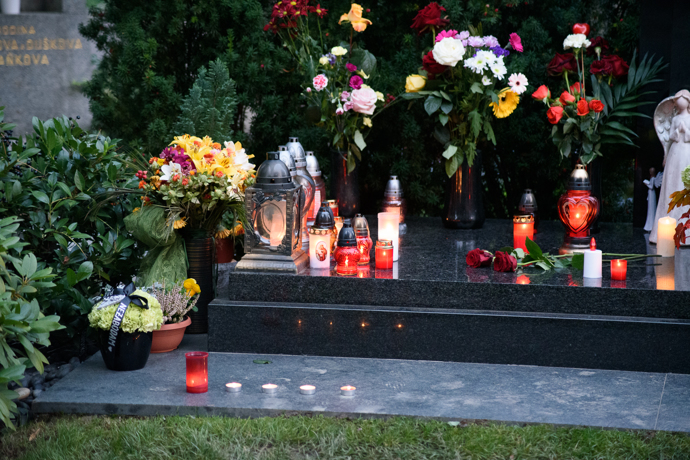 FOTO: Hrob Karla Gotta, tři roky od smrti zpěváka. – stránka 87