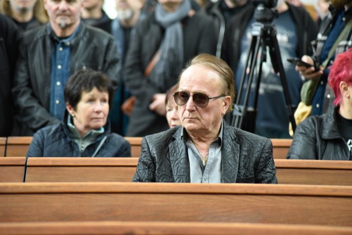 FOTO: Petr Janda navštívil v poslední době příliš mnoho pohřbů... – stránka 2952