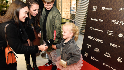 FOTO: Agáta s dětmi Kryšpínem a Miou na premiéře pohádky Princ mamánek.