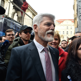 Petr Pavel a jeho manželka Eva přijeli do volebního štábu. Oba byli v perfektní náladě. 