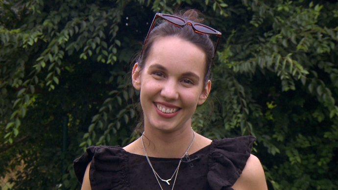 FOTO: Herečka Michaela Tomešová. – stránka 656