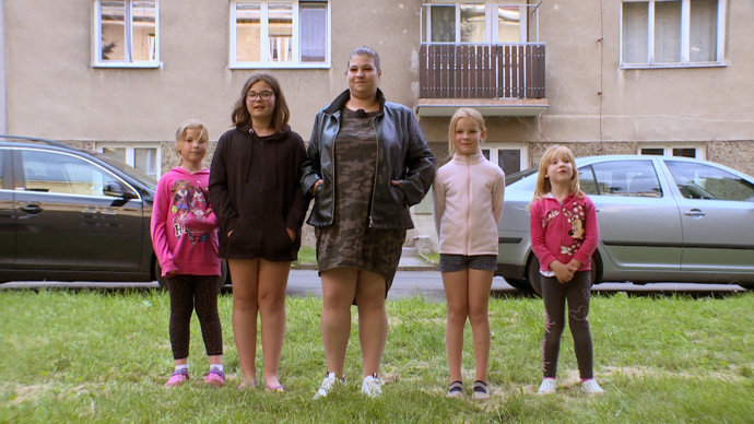 FOTO: Míša a její čtyři dcery Viki, Klaudie, Vaneska a Emička. – stránka 641