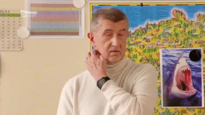 FOTO: Andrej Babiš před školáky.