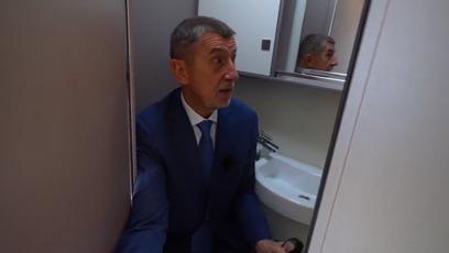 FOTO: Nechybí koupelka se záchodem.