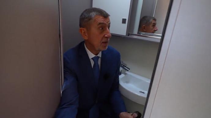 FOTO: Nechybí koupelka se záchodem. – stránka 1291