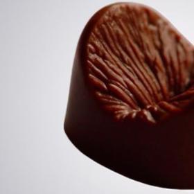 Tvar pralinky je dokonalý.