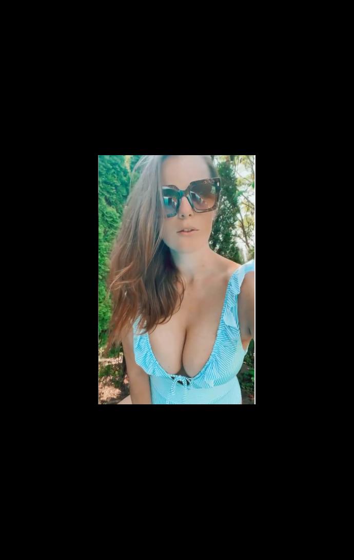 FOTO: Ornella Koktová vystavila výstavní hrudník. – stránka 703