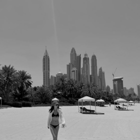 Monika odjela do Dubaje.