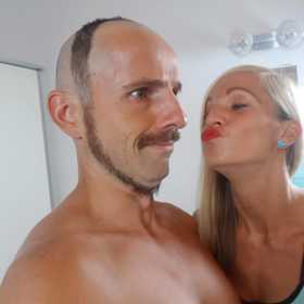 Pár se ani po letech vztahu rozhodně nenudí.