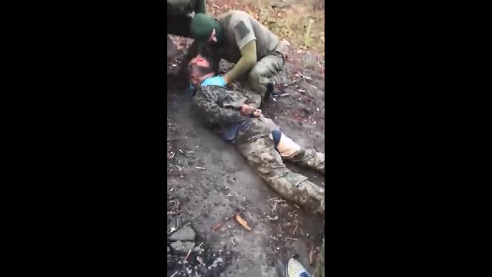 FOTO: Mučení ukrajinského vojáka. – stránka 846