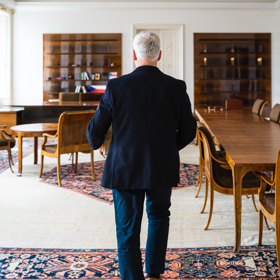 Petr Pavel bude nově úřadovat z Pražského hradu, nikoli z podhradí, jehož azyl doposud využíval.