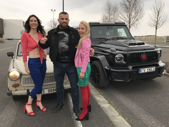 FOTO: Vémola s moderátorkami pořadu. – stránka 1835