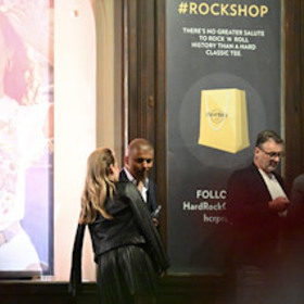 Ani chvilku nebyl sám.