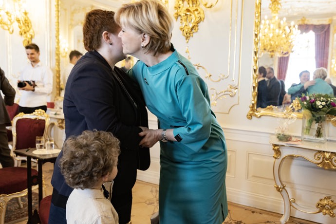 FOTO: Zdravila se s návštěvou. – stránka 2390
