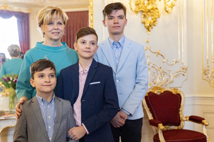 FOTO: Eva Pavlová s dětmi. – stránka 2391