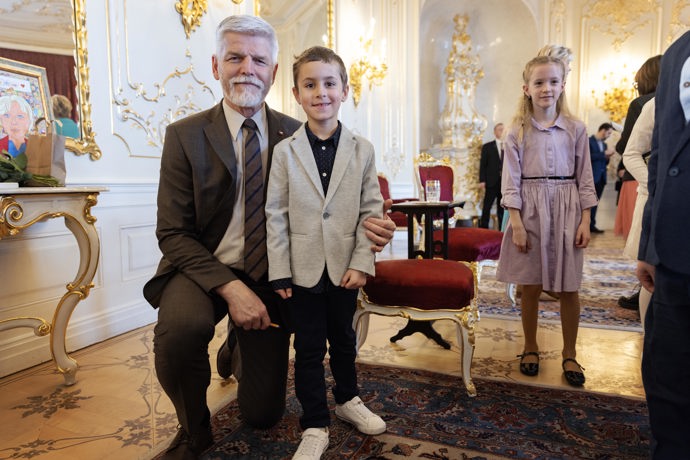 FOTO: Prezident se s každým rád vyfotil. – stránka 2400