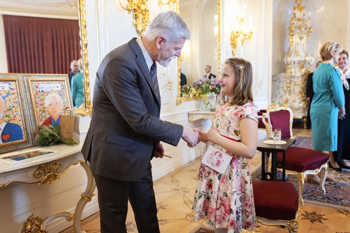 FOTO: A potřásl rukou. – stránka 2401