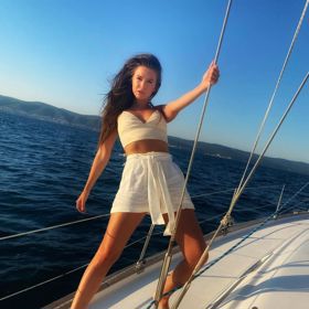 Dominika byla na začátku vztahu s Jágrem považovaná za neznámou krásku, dnes už se na sociálních sítích neschovává.