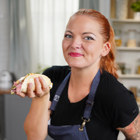 Lee Skálová se svým výtvorem.