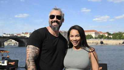 FOTO: Nastávající rodiče Josef Kůrka a Angie Mangombe.