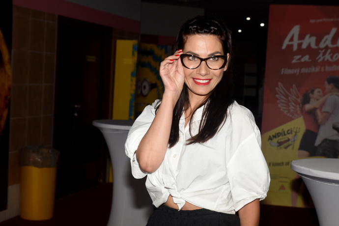 FOTO: Eva Decastelo na premiéře filmu Andílci za školou. – stránka 282