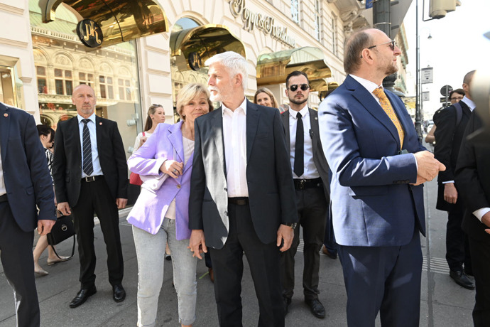 FOTO: Petr Pavel s Evou byli v dobré náladě. – stránka 2713