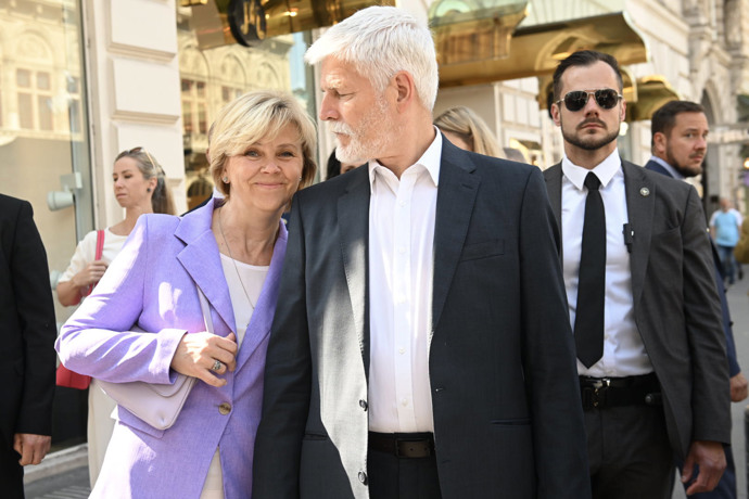 FOTO: Eva vedle svého muže září. – stránka 2712