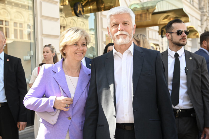 FOTO: Petr Pavel a Eva Pavlová. – stránka 2711