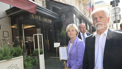 FOTO: Pavlovi se zastavili u kavárny Sacher.