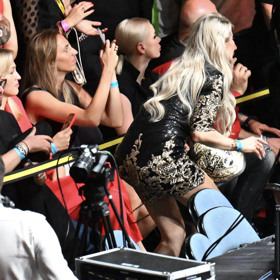 Odchod poraženého Karlose Vémoly z O2 arény po prohraném duelu s Patrikem Kinclem.