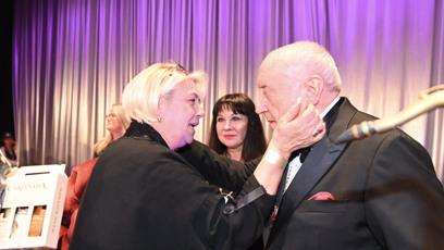 FOTO: Felix byl v obklopení žen.