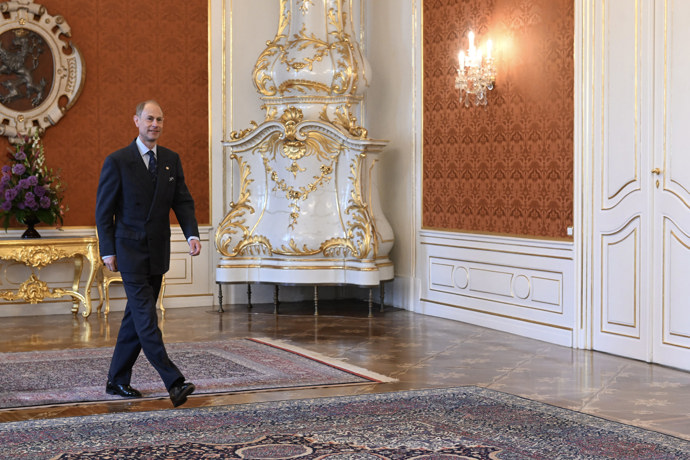 FOTO: Do Prahy přiletěl princ Edward. – stránka 2782