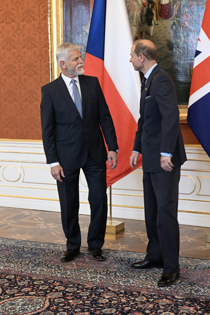 FOTO: Prezident Petr Pavel a s princ Edward. – stránka 2779