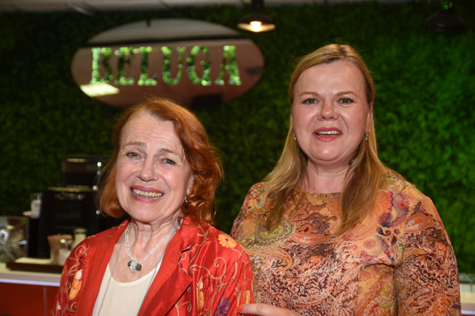 FOTO: Iva Janžurová se svou dcerou Sabinou Remundovou. – stránka 65