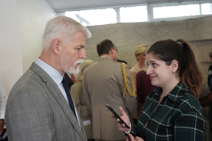 FOTO: Prezident Petr Pavel během rozhovoru pro eXtra.cz na české ambasádě v Londýně. – stránka 2636