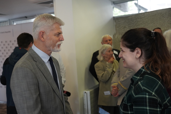 FOTO: Prezident Petr Pavel během rozhovoru pro eXtra.cz na české ambasádě v Londýně. – stránka 2635