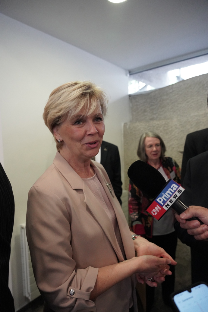 FOTO: První dáma Eva Pavlová na české ambasádě v Londýně. – stránka 2632