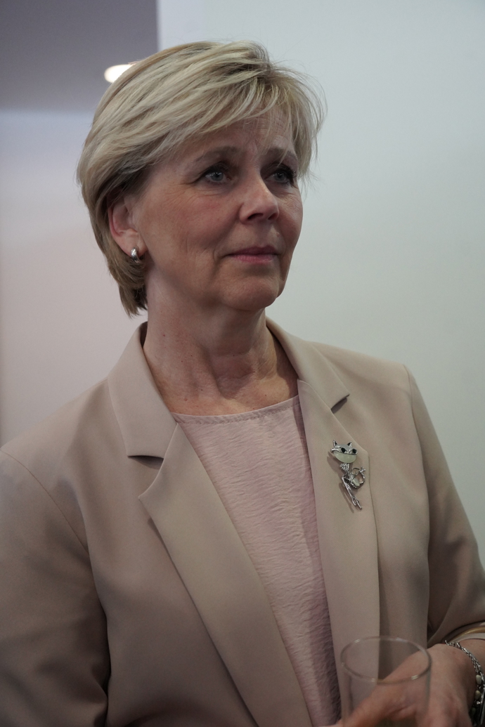 FOTO: První dáma Eva Pavlová na české ambasádě v Londýně. – stránka 2629