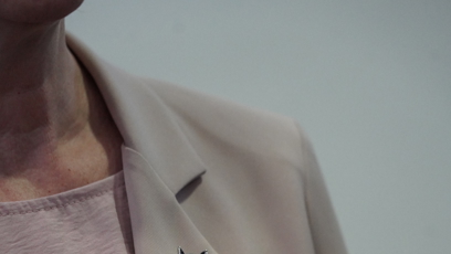 FOTO: Brož Evy Pavlové na české ambasádě v Londýně.