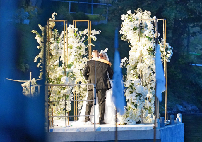 FOTO: První společný tanec jako novomanželé. – stránka 1883