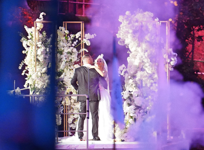 FOTO: Během tance byl i malý ohňostroj. – stránka 1880