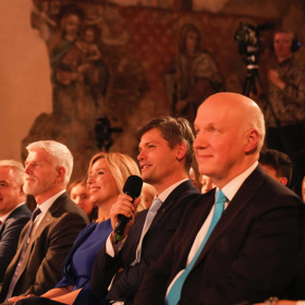 Kandidáti podpořili své partnery v publiku.